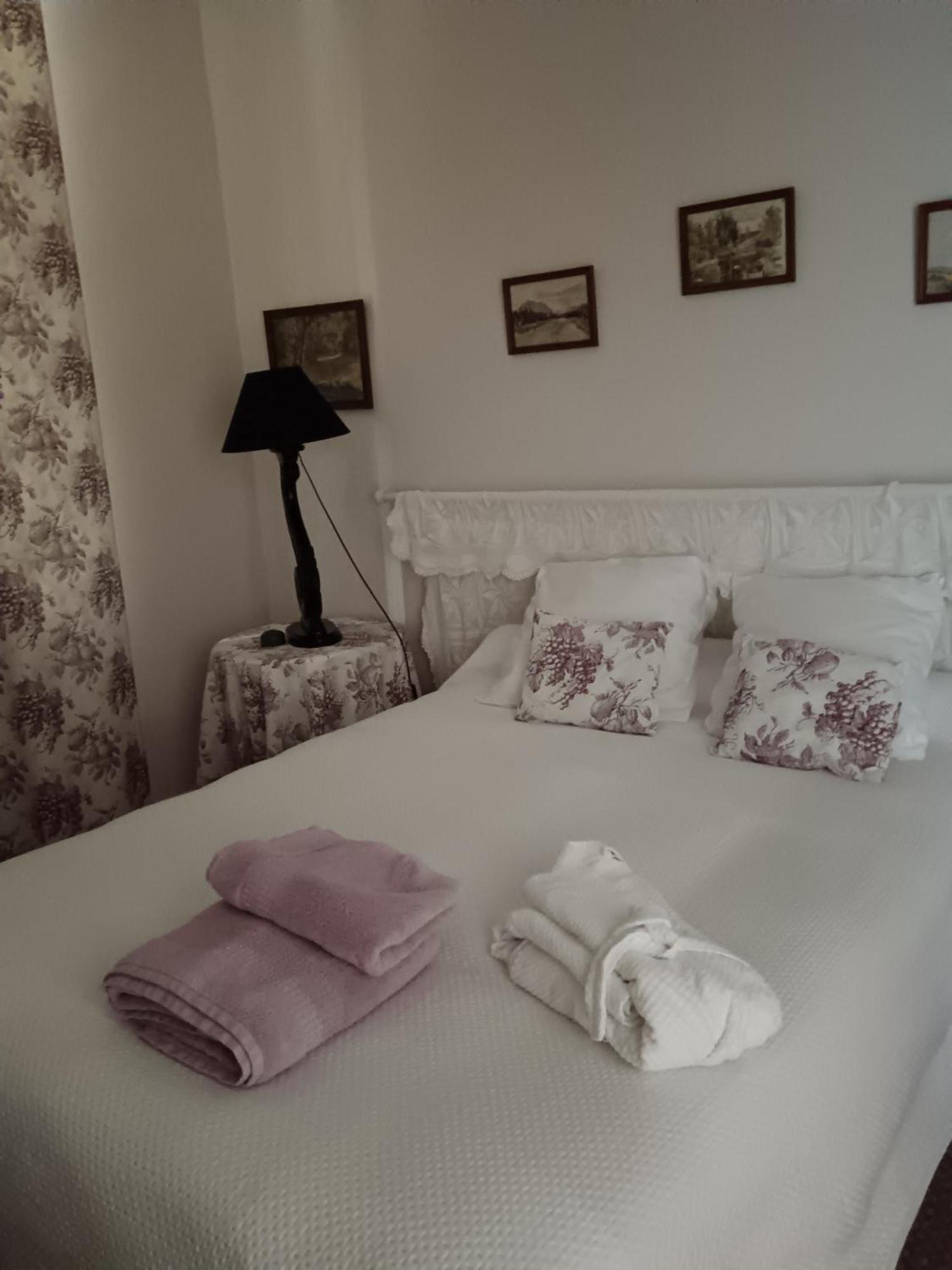 Castel La Bergerie Bed & Breakfast Laglorieuse Eksteriør bilde